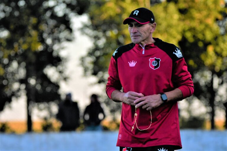 Hernán Ruíz dejó de ser el director técnico de Recreativo.