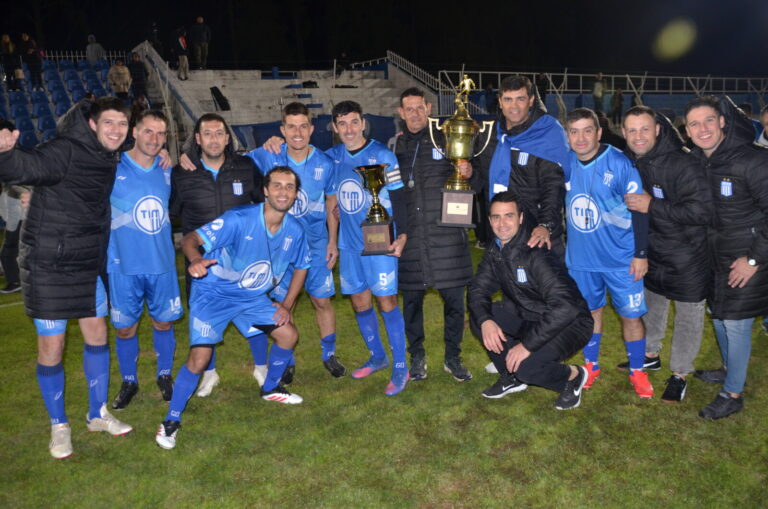 Imágenes de la final del Futbol Senior.