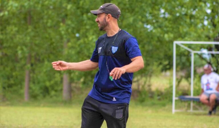 Sarmiento de Etruria comienza el año con nuevo DT.