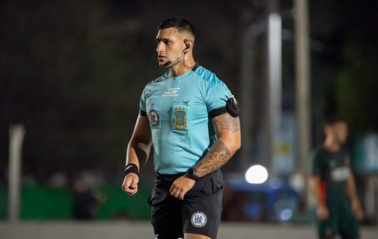 Árbitros para Lambert y Atenas.