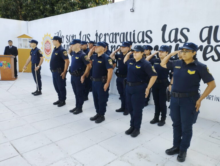 Felíz día a todos los Policías.
